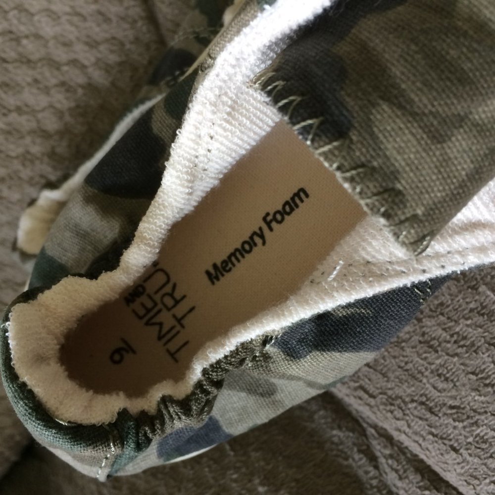 Time and Tru Camo Shoes Size 9 - Picture 6 of 11